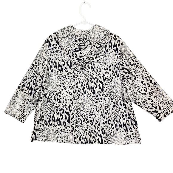 Chico's Zenergy Jacket Hooded Animal Print 3/4 Sleeve Lightweight Zip Up‎ Size 3 - Picture 2 of 8